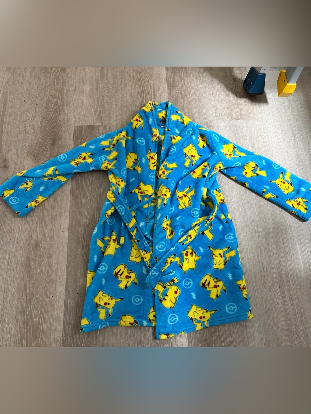 Pokémon Robe Boys M Medium Size 8/10